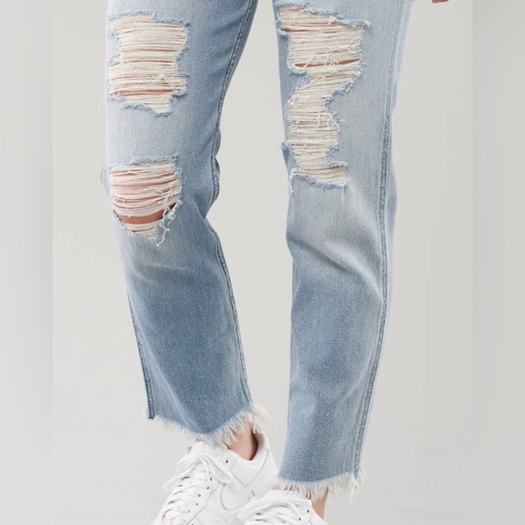Hollister Curvy Ultra High Rise Distressed Mom Jeans - Picture 2 of 5